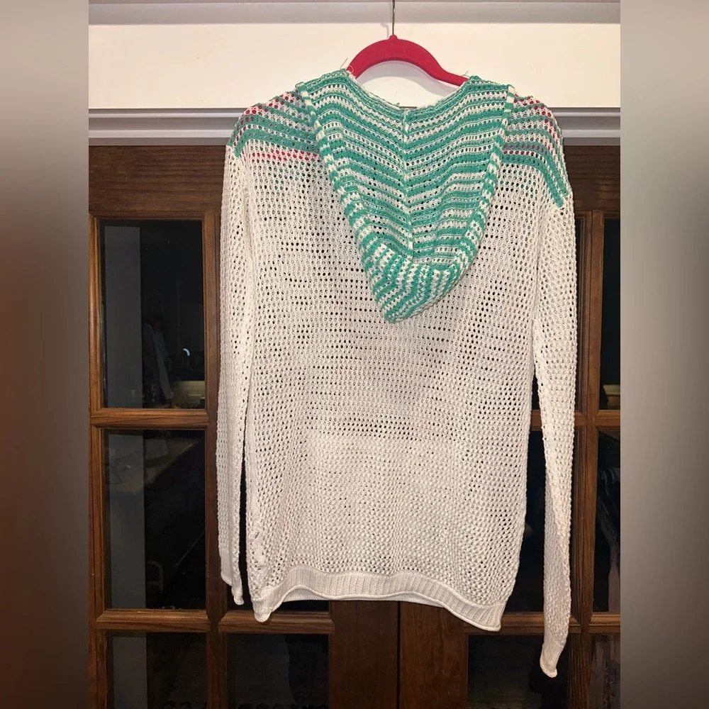 EUC Poof Size Medium Women's White‎ and Green Knit Sweater